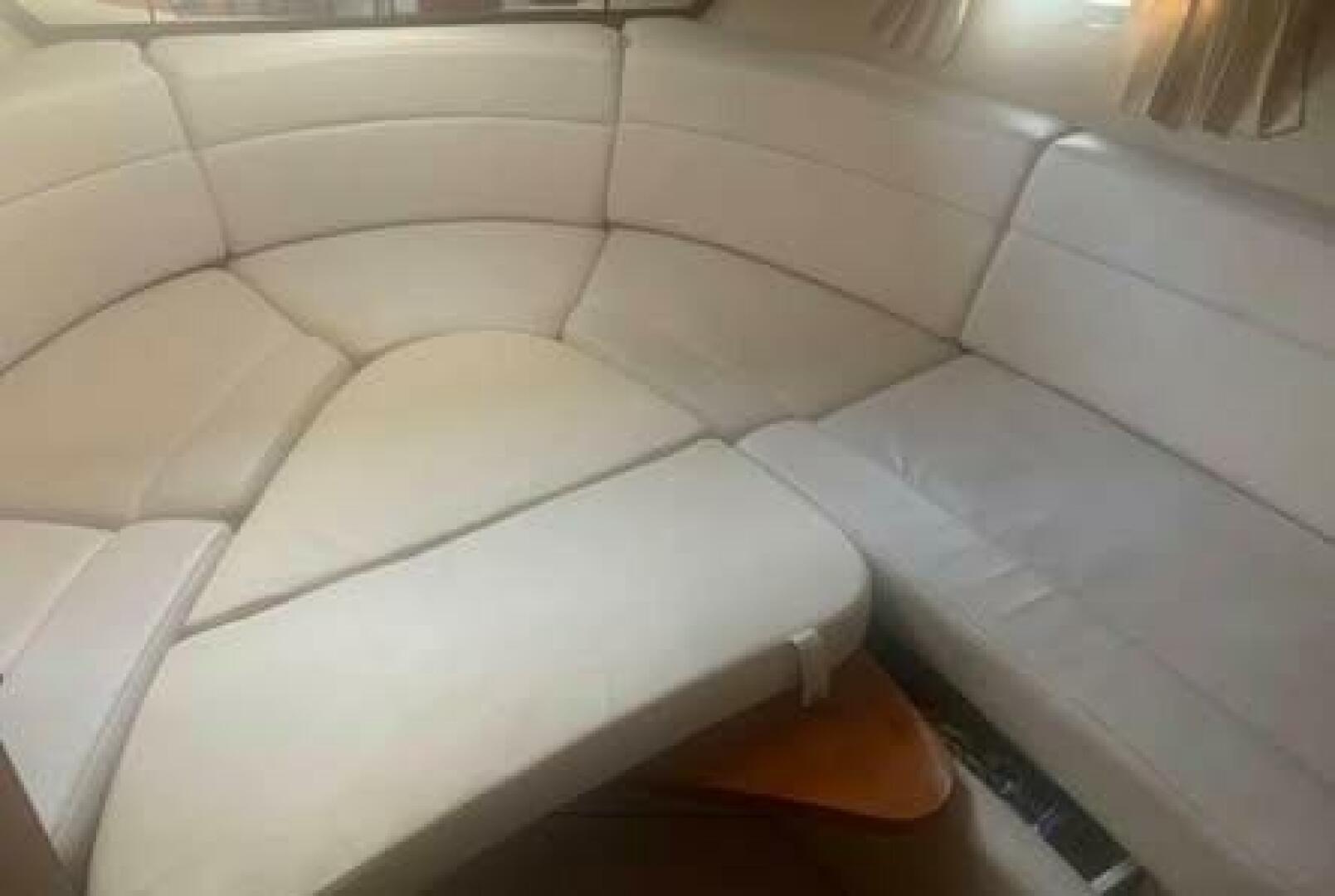 2006 Regal 3060 Window Express - Image 15