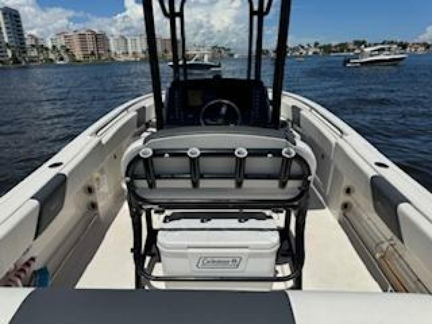 2022 Robalo R242 Center Console Base - Image 17