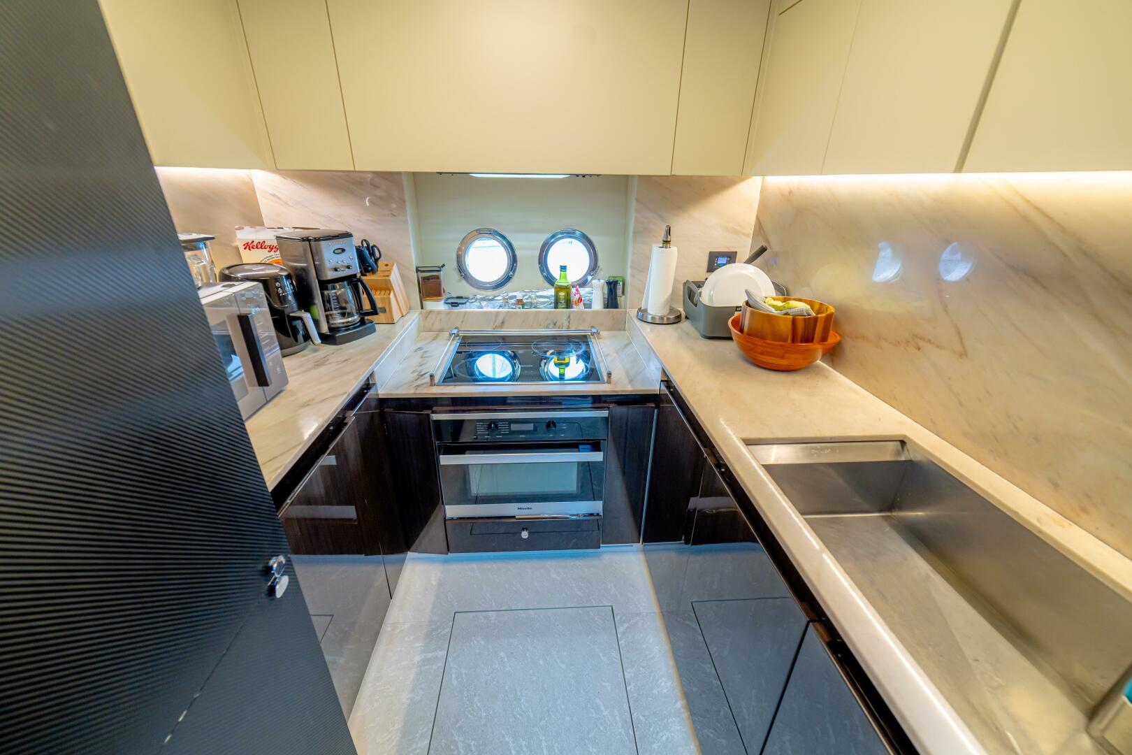 2017 Azimut 77S - Image 105