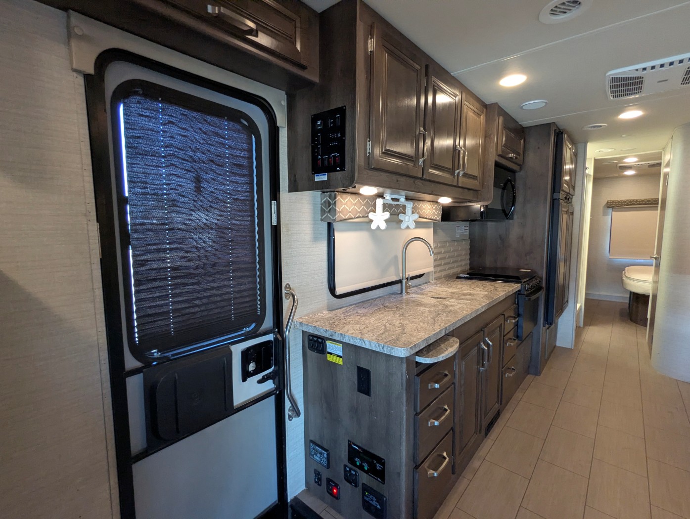 2018 Jayco Greyhawk 29MV - Image 11
