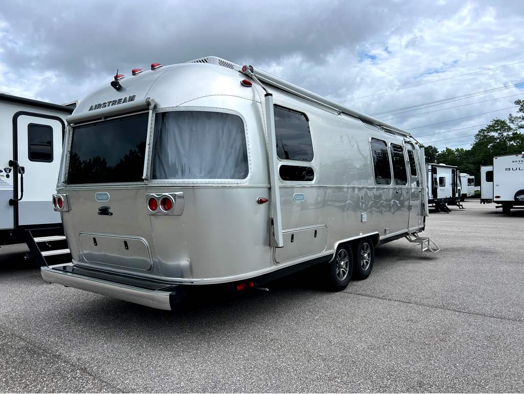 2024 AIRSTREAM POTTERY BARN 28RBT - Image 4