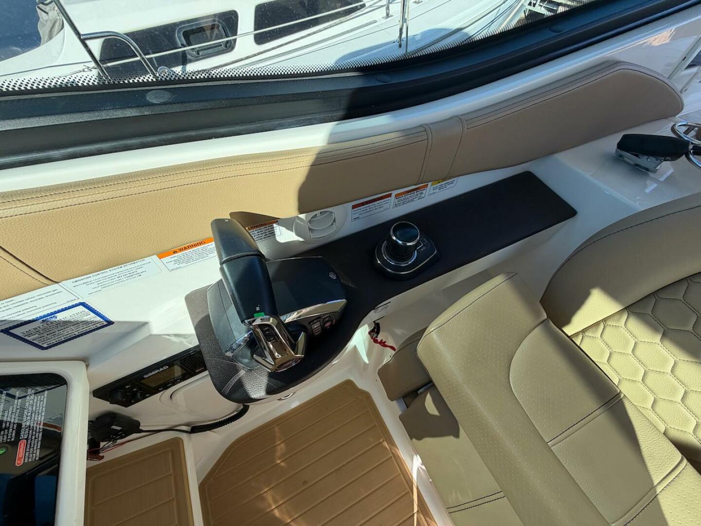 2023 Sea Ray 320 Outboard - Image 33
