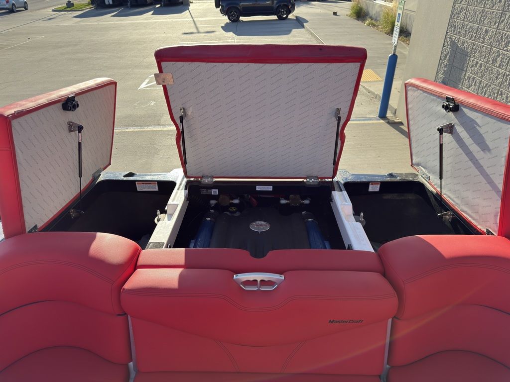 2019 MasterCraft XT22 - Image 57