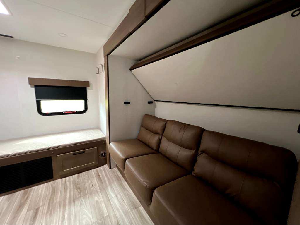 2027 VENTURE RV SPORTTREK 333VIK - Image 17