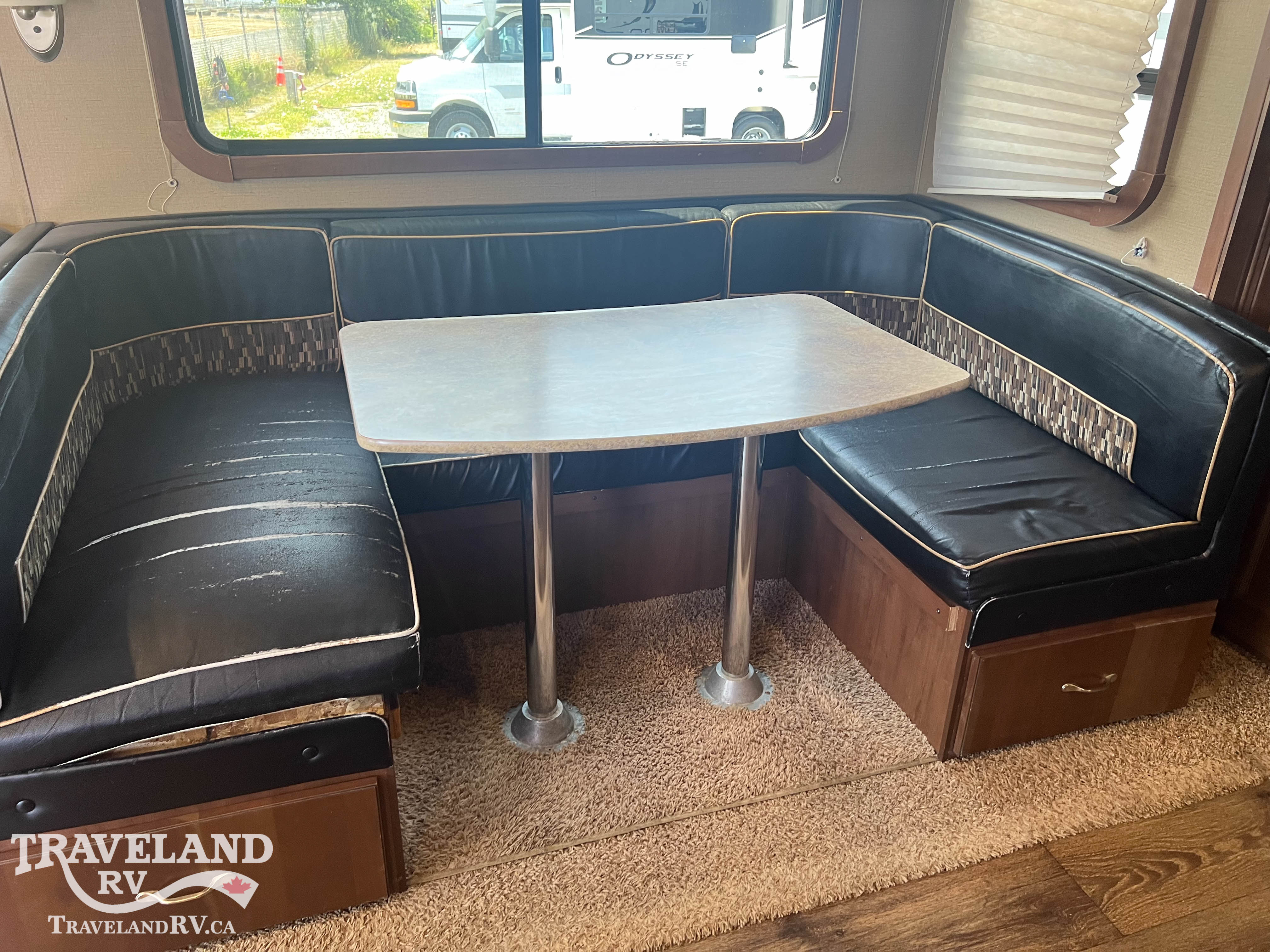 2014 Dutchmen Denali 2625RL Trail Edition - Image 12