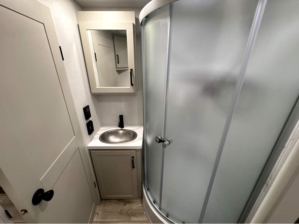 2027 VENTURE RV SPORTTREK 343VBH - Image 9