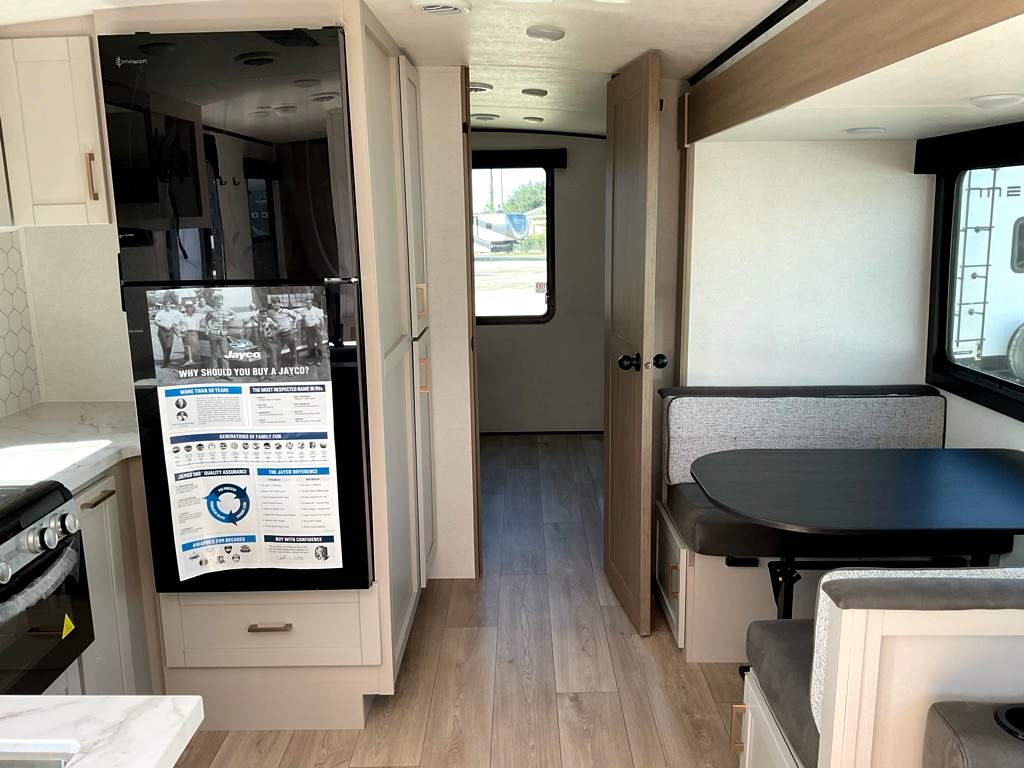2027 JAYCO Jay Feather 33BH - Image 7