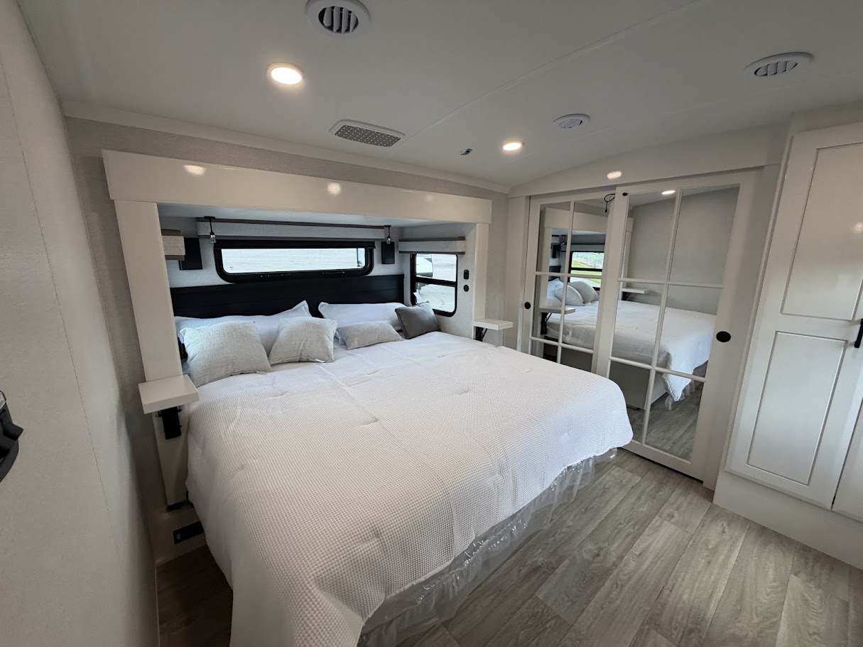 2027 JAYCO PINNACLE 32RLTS - Image 44