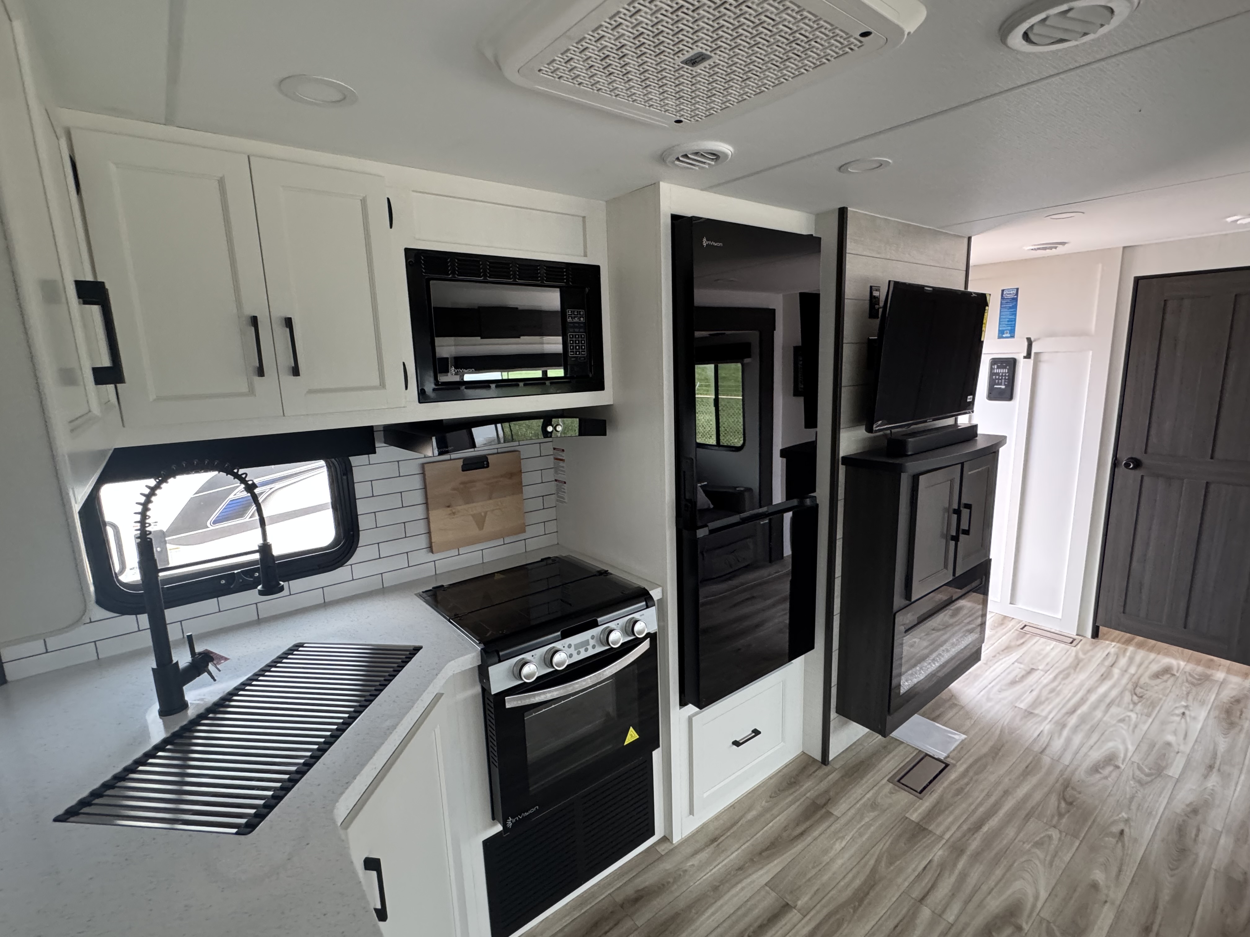 2027 VENTURE RV SPORTTREK 292VRB - Image 21