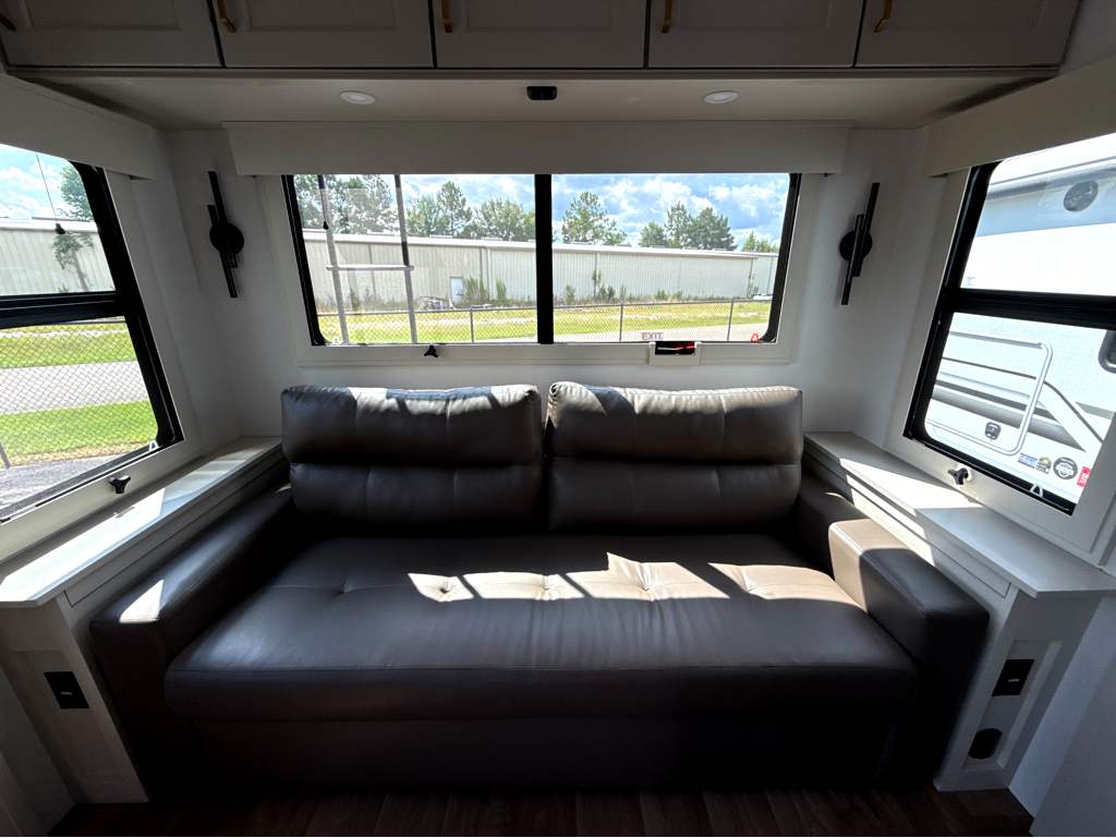 2027 GRAND DESIGN SOLITUDE 310GK - Image 16