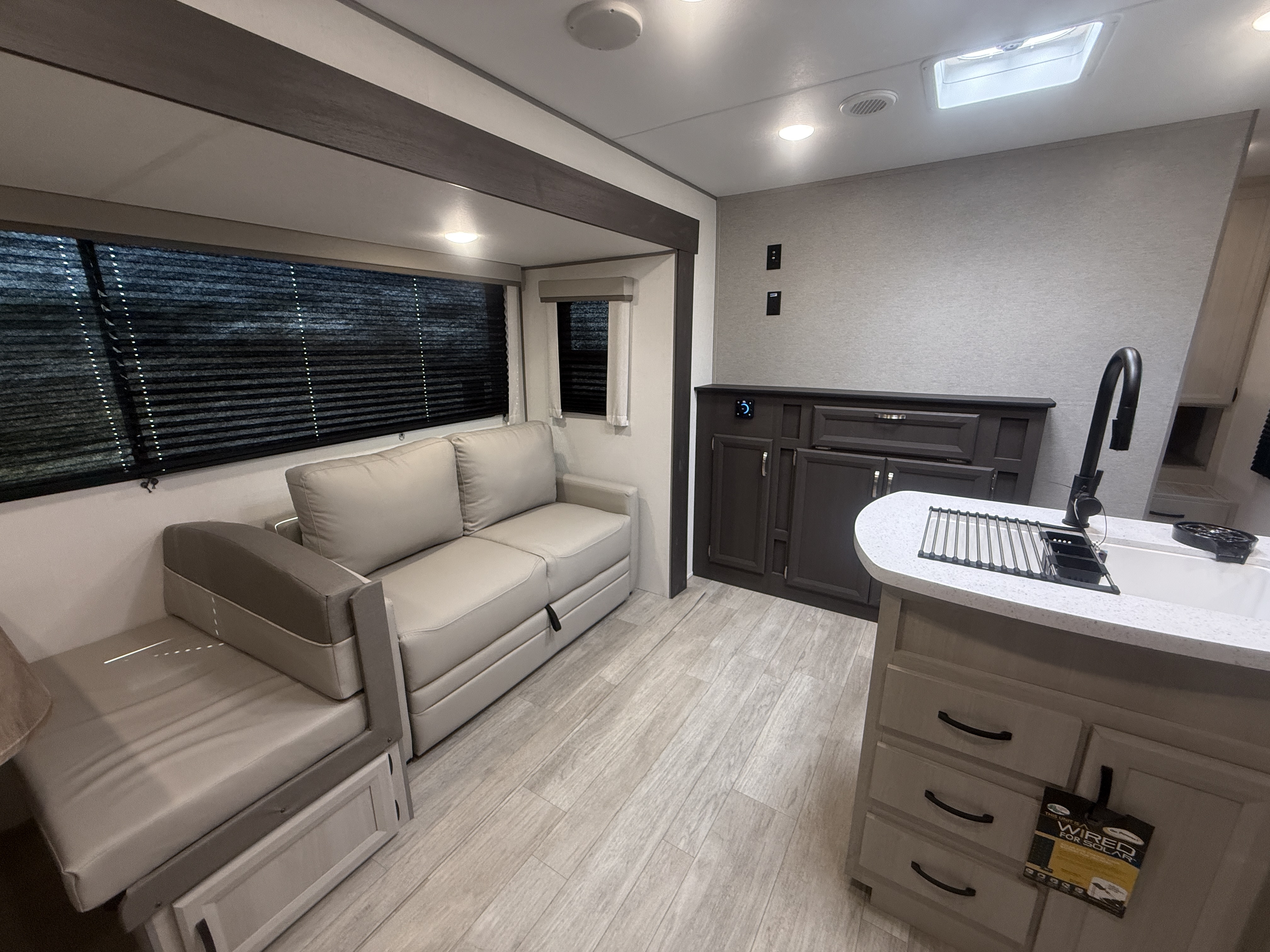 2027 Coachmen Catalina Legacy Edition 333DBDSCK - Image 15
