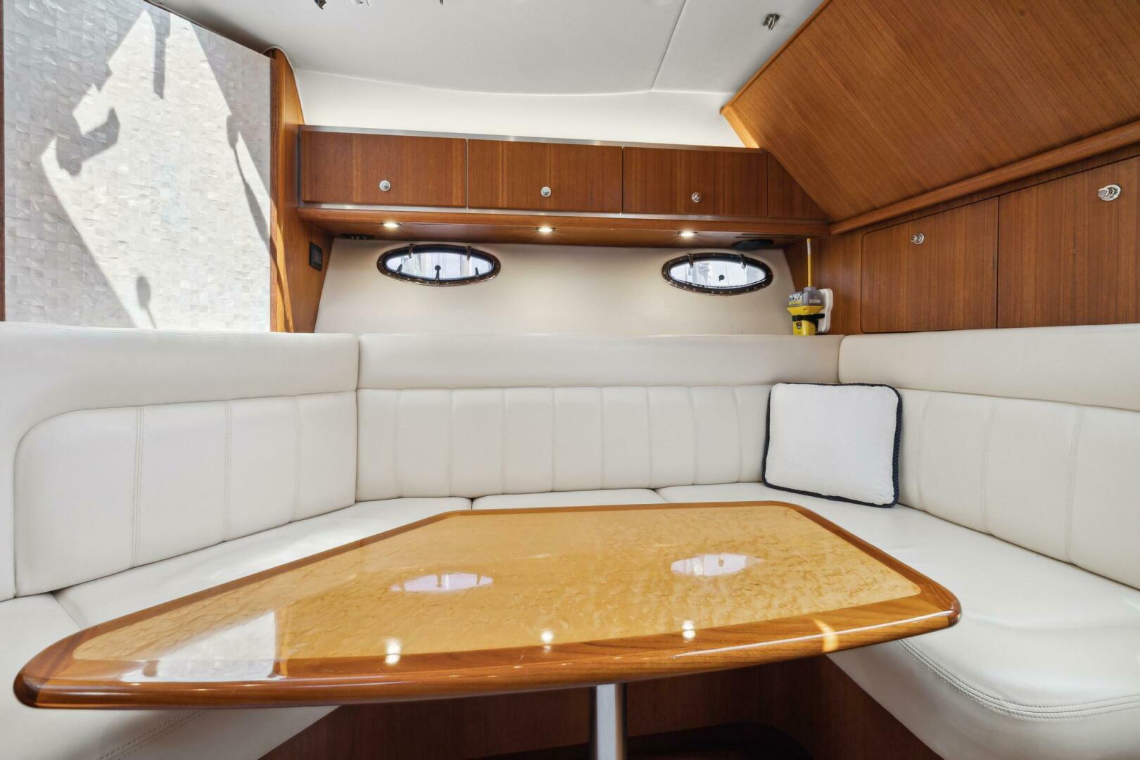 2006 Tiara Yachts 3200 Open - Image 21