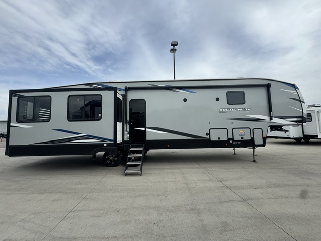 2022 Forest River Cherokee Arctic Wolf 3880 SUITE - Image 2