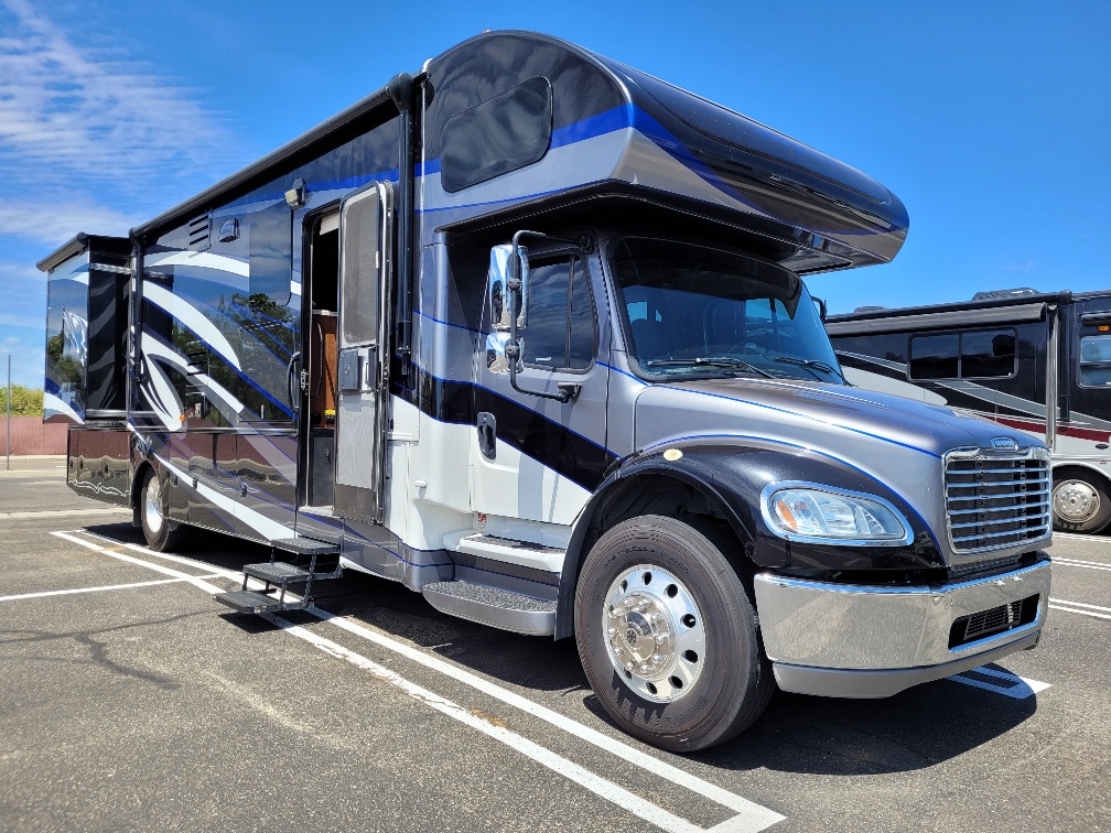 2018 Jayco Seneca 37HJ - Image 1