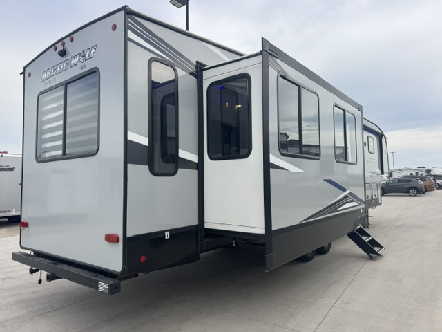 2022 Forest River Cherokee Arctic Wolf 3880 SUITE - Image 3