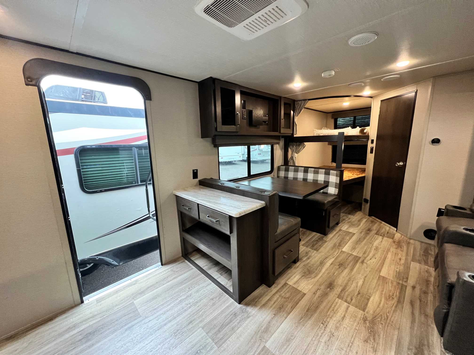 2022 Grand Design Transcend XPLOR 261BH - Image 6