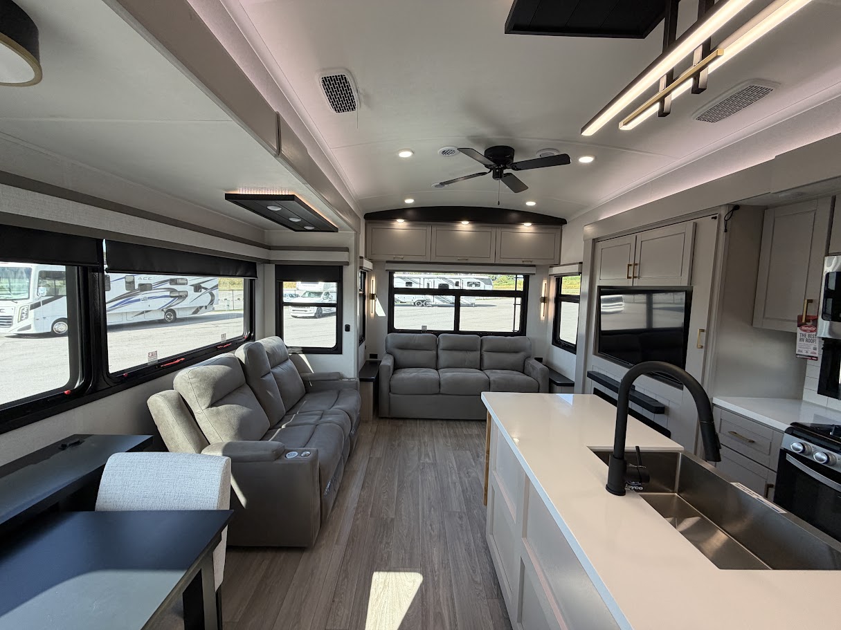 2027 JAYCO NORTH POINT 361RLBH - Image 8