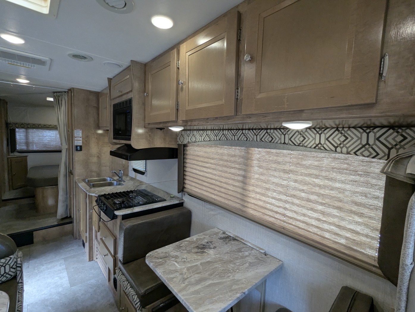 2020 Coachmen Leprechaun 260RS - Image 18