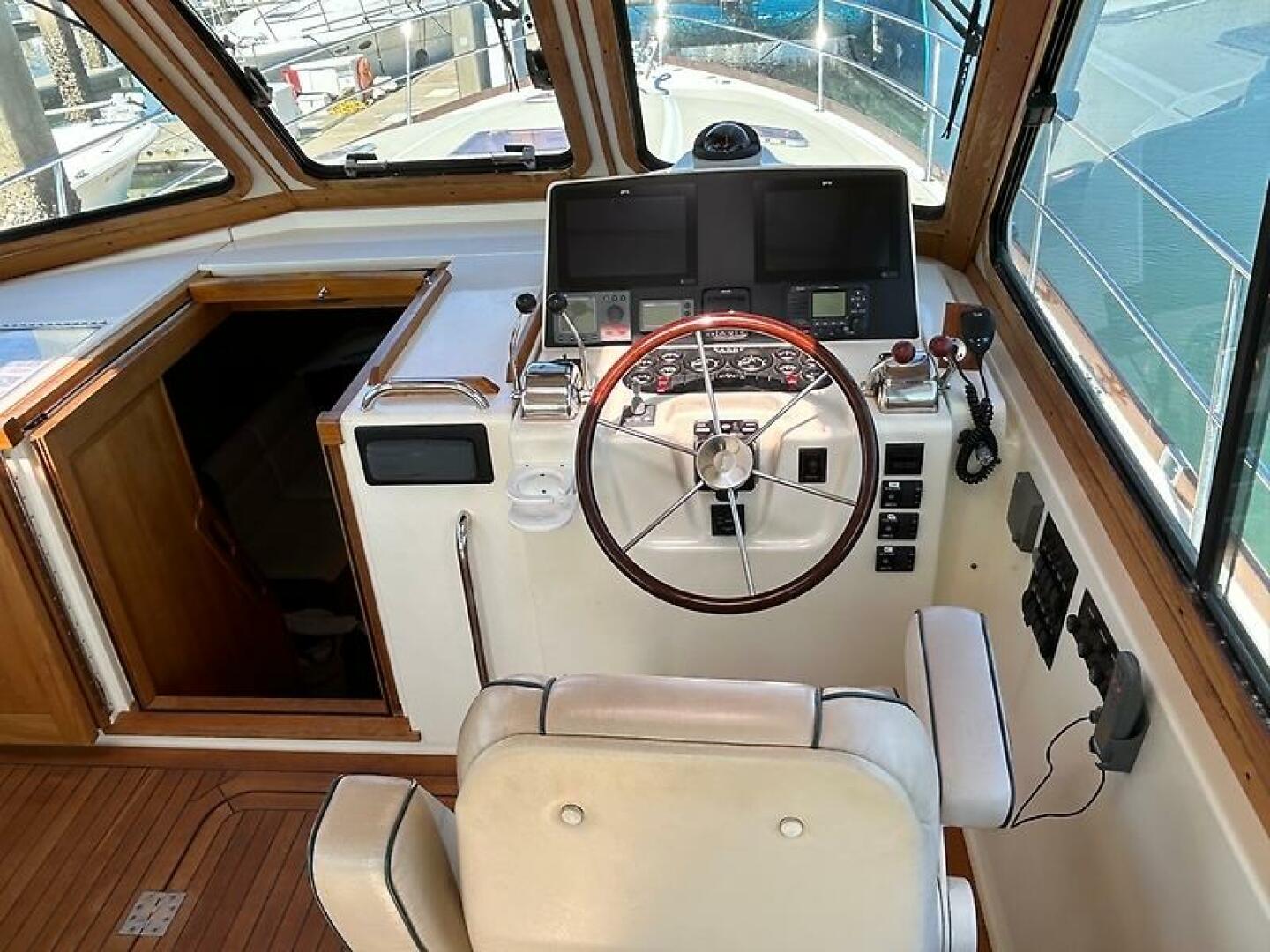 2004 Sabre 42 Express Hardback Base - Image 11