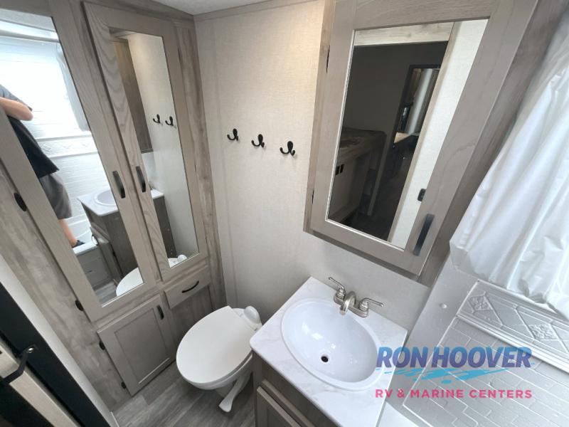 2024 COACHMEN 368TBH - Image 29