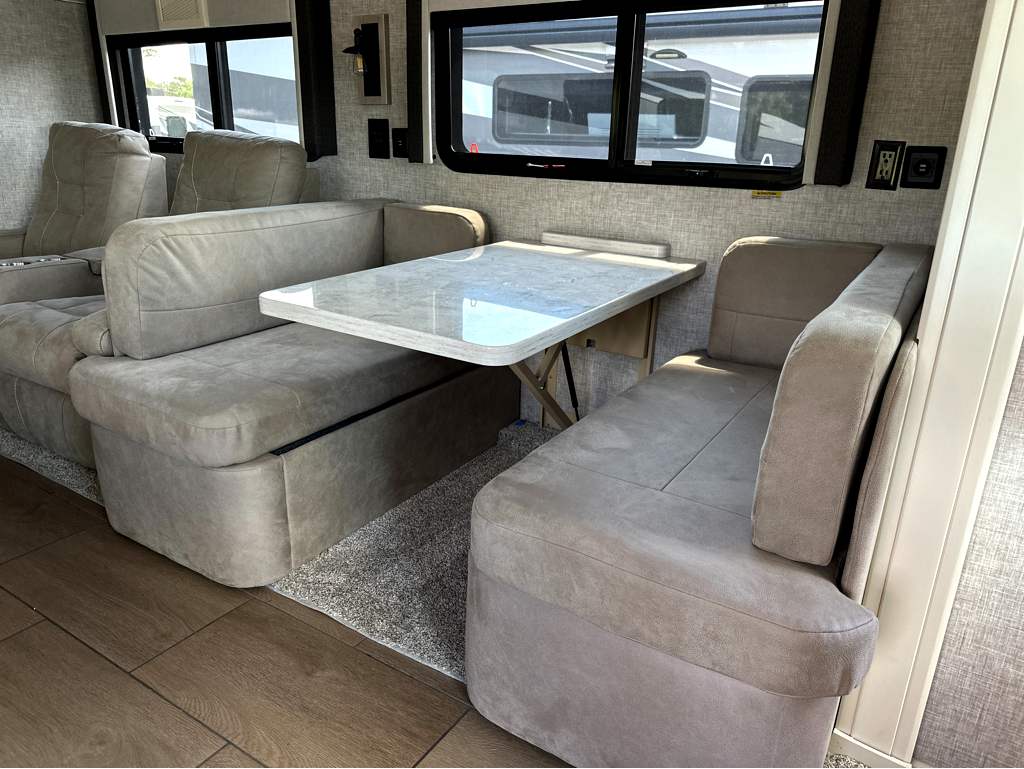 2019 TIFFIN ALLEGRO 34 PA - Image 10