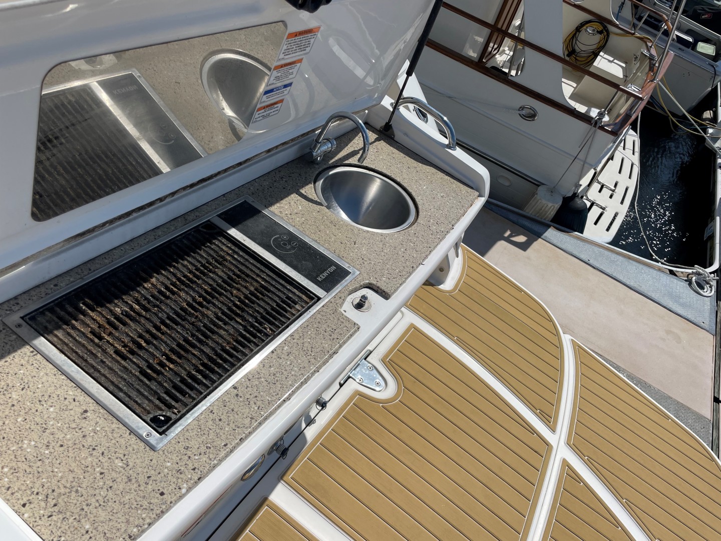 2018 Sea Ray Sundancer 350 - Image 5