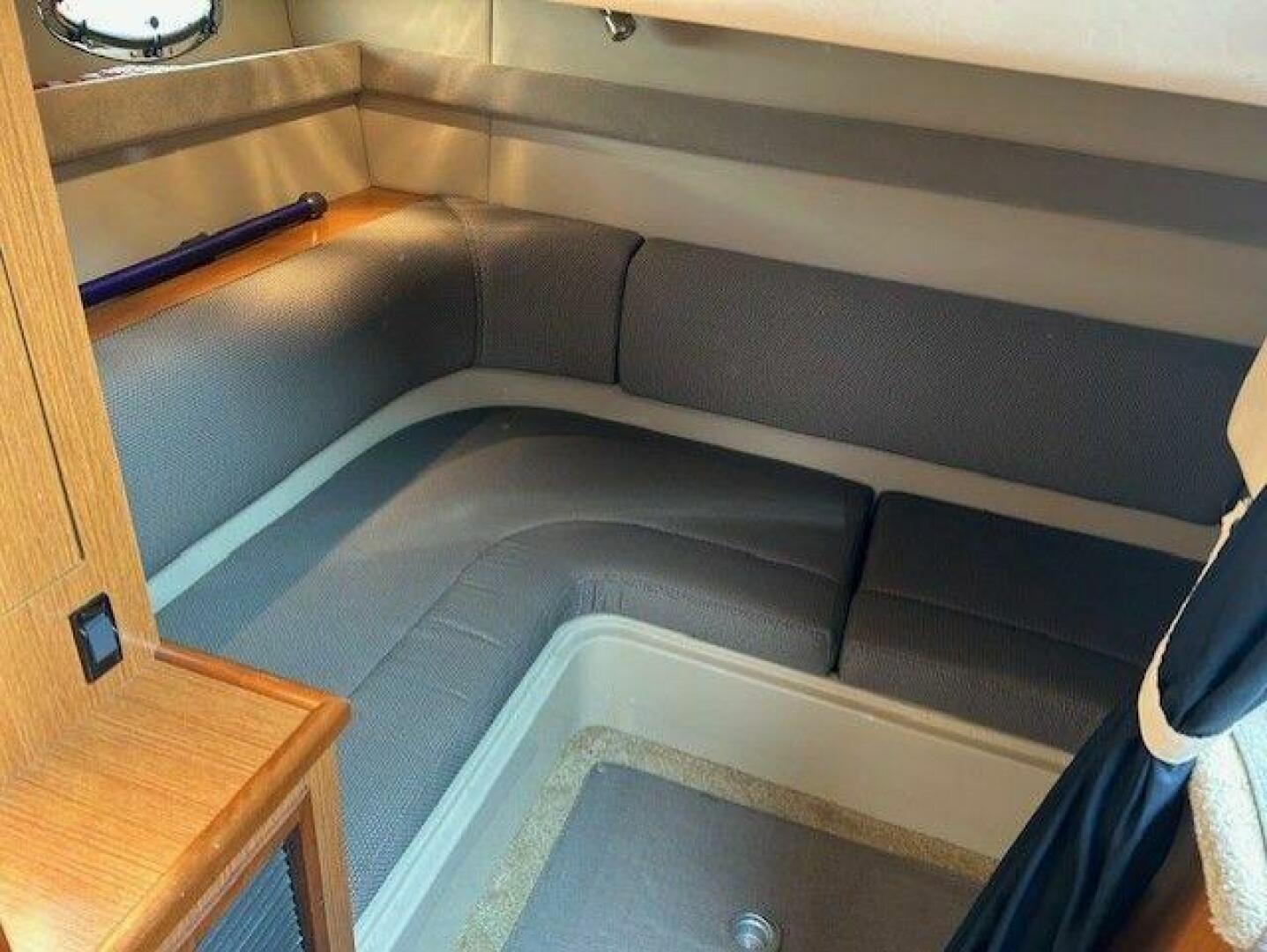 2004 Cruisers Yachts 340 Express - Image 44