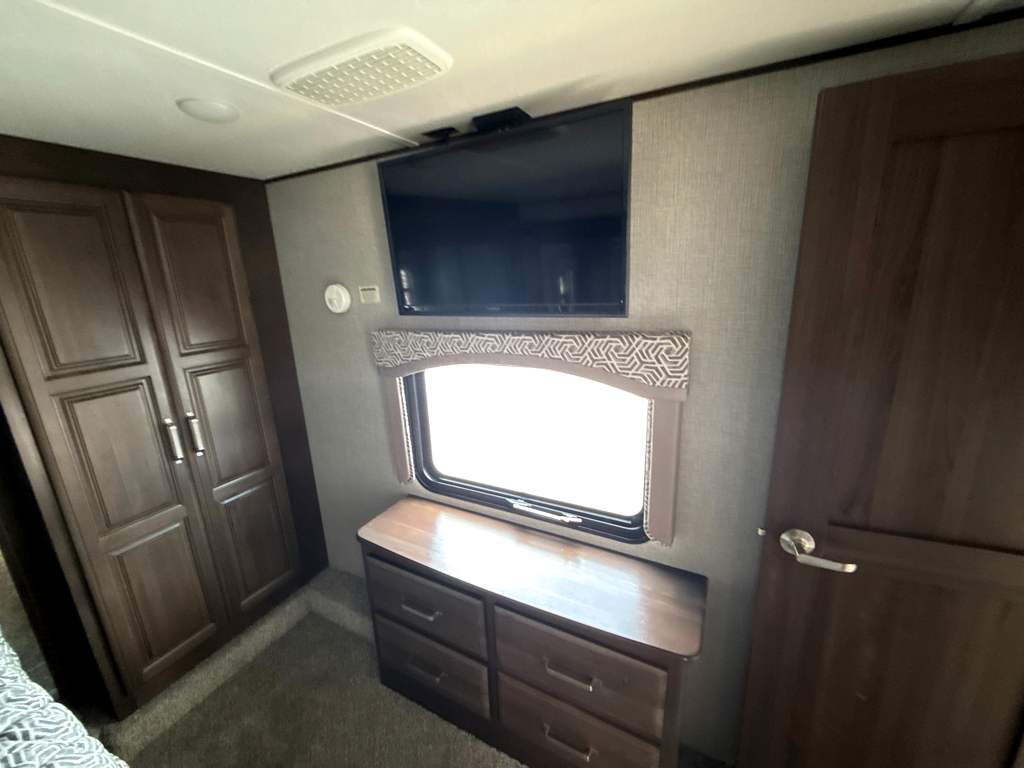 2020 Keystone ALPINE 3021RE - Image 32