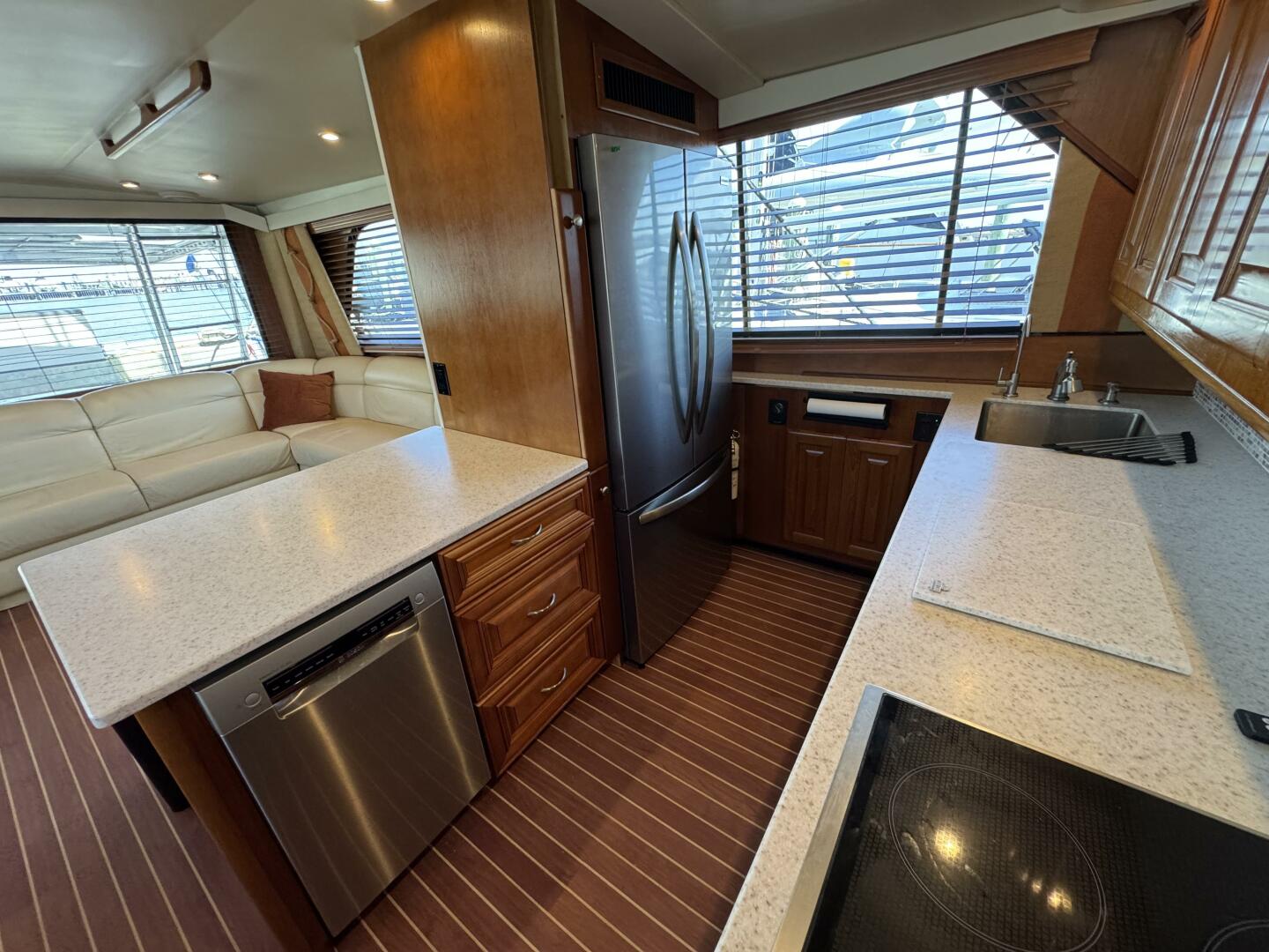 1995 Viking 58 Convertible - Image 17