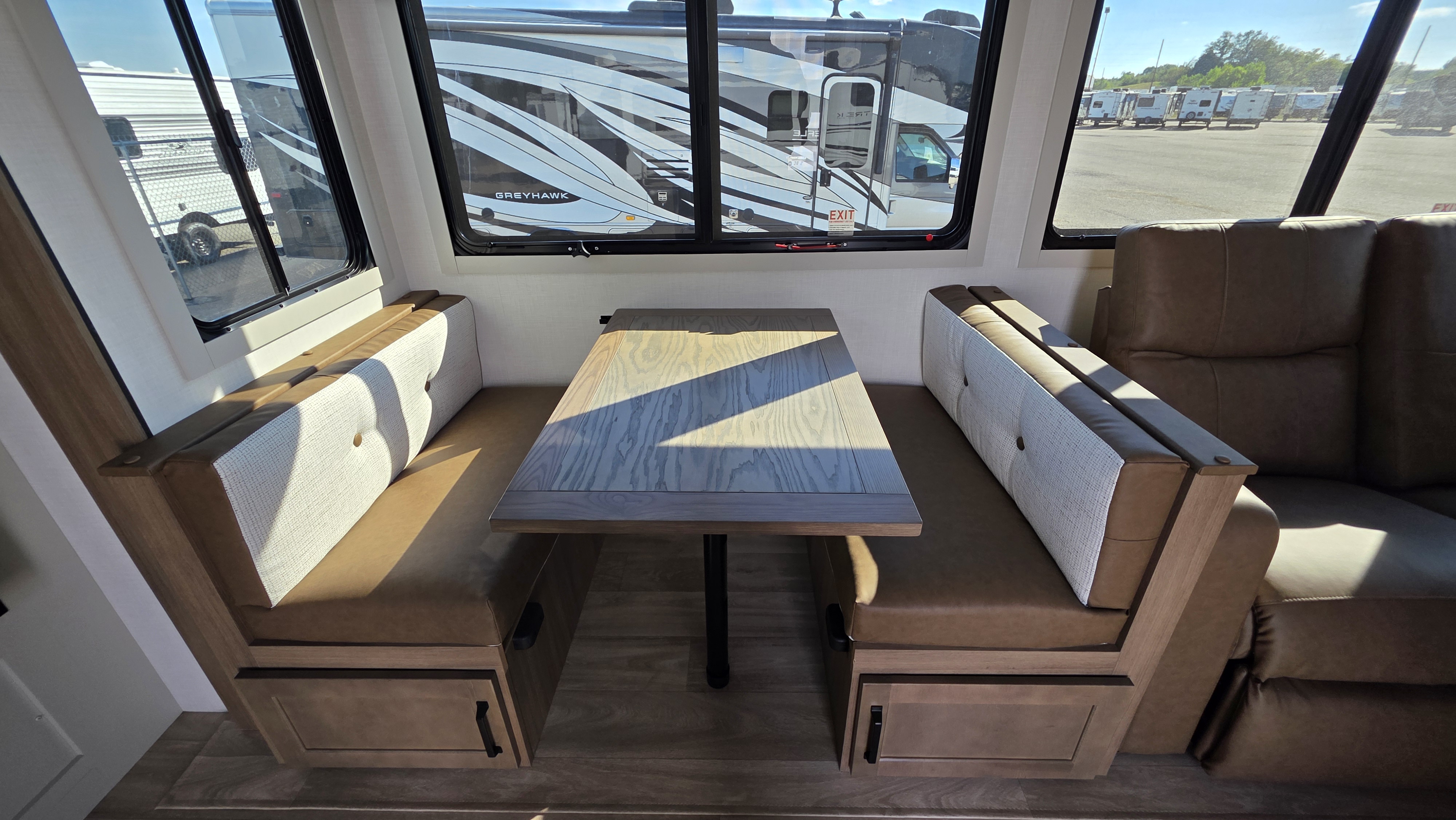 2027 VENTURE RV SPORTTREK 272VRK - Image 13