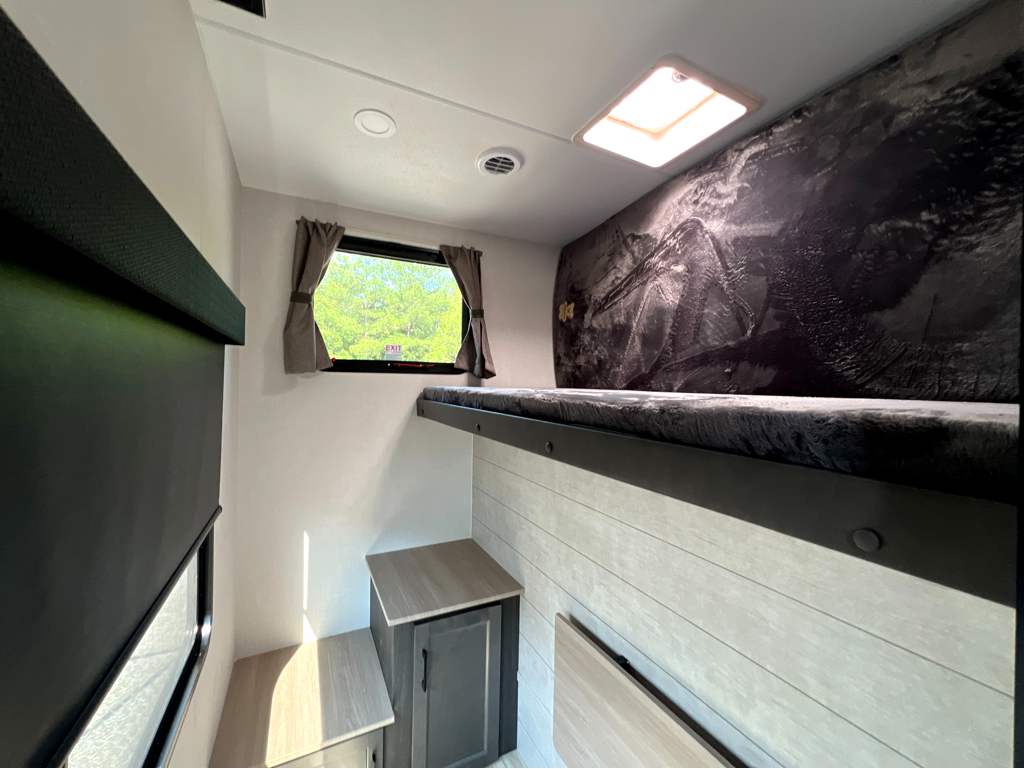 2027 VENTURE RV SPORTTREK 312VTB - Image 16
