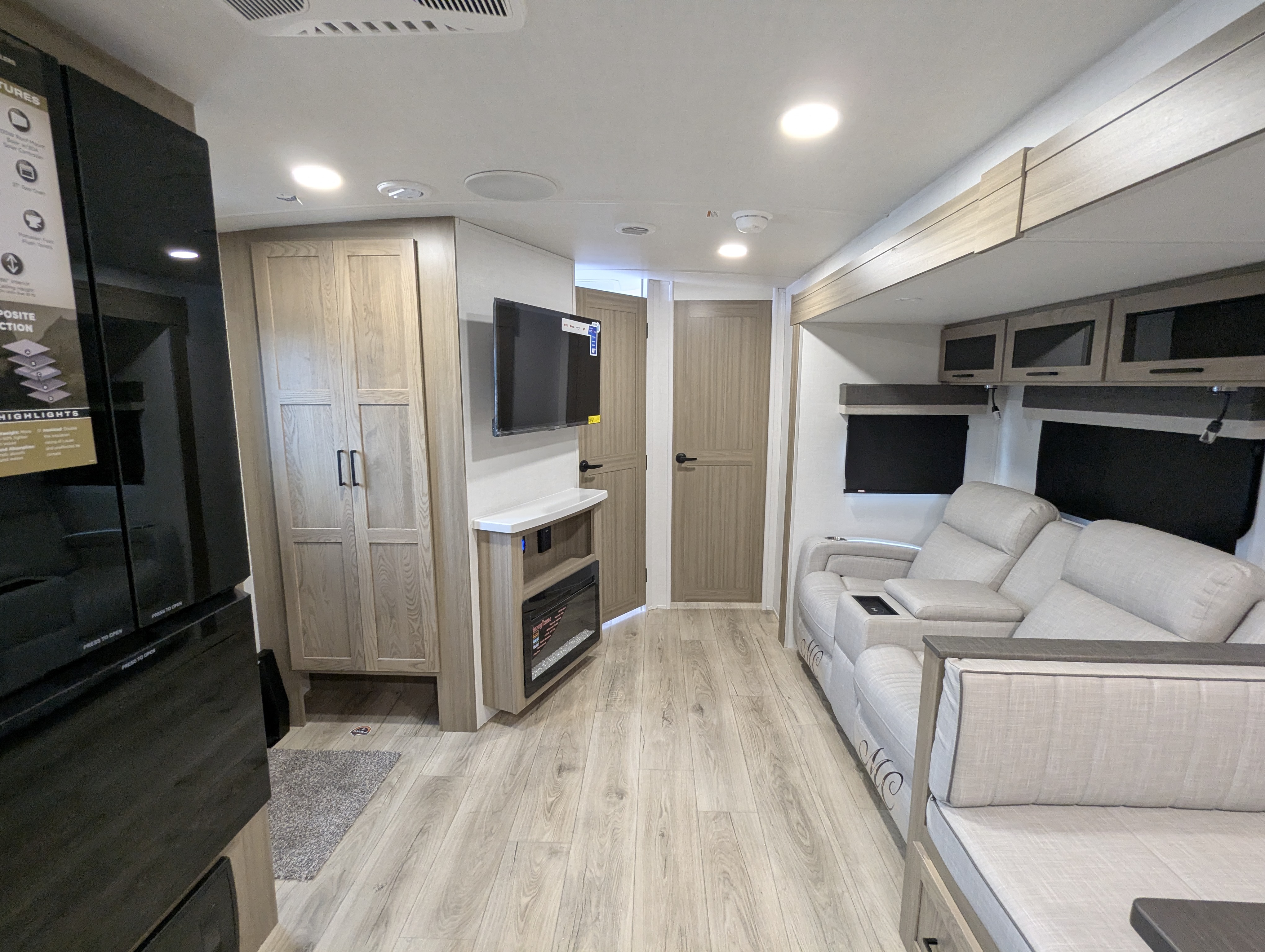 2027 Forest River Rockwood Ultra Lite 2608BS - Image 28