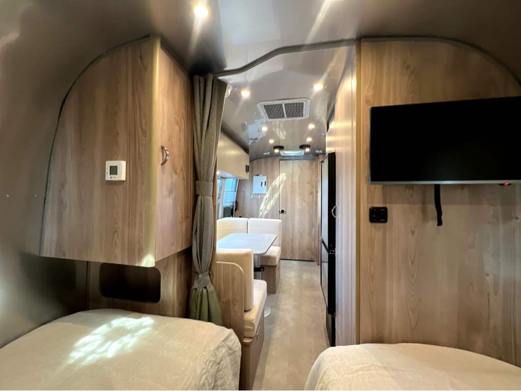2027 AIRSTREAM FLYING CLOUD 23FBT - Image 6