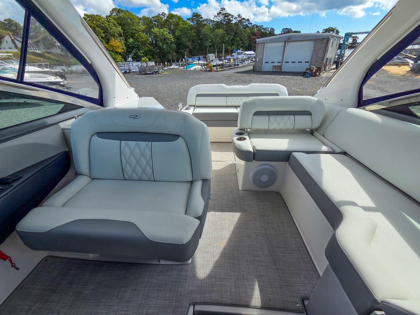 2026 Regal 33 XO Base - Image 25