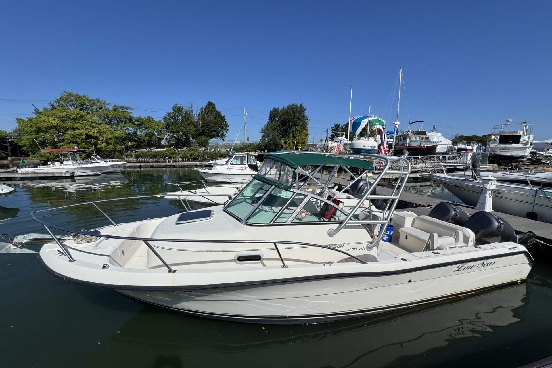 1999 Pursuit 2470 Walkaround - Image 2