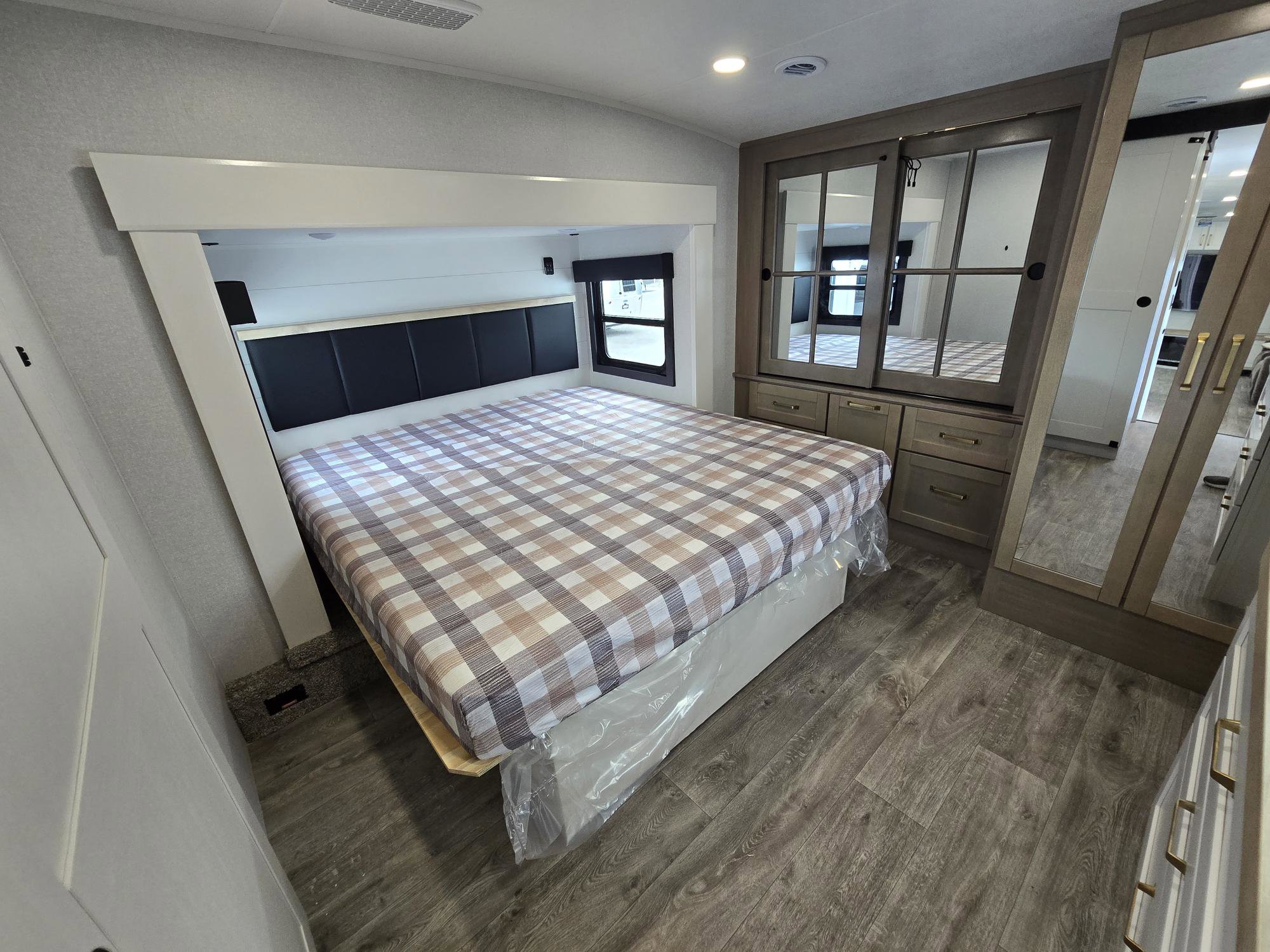 2026 JAYCO EAGLE 335LSTS - Image 24