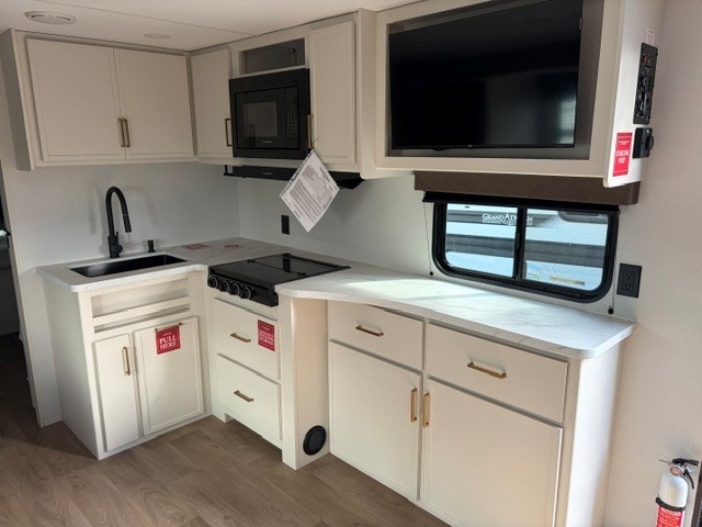 2027 Grand Design Transcend 265BHT - Image 12