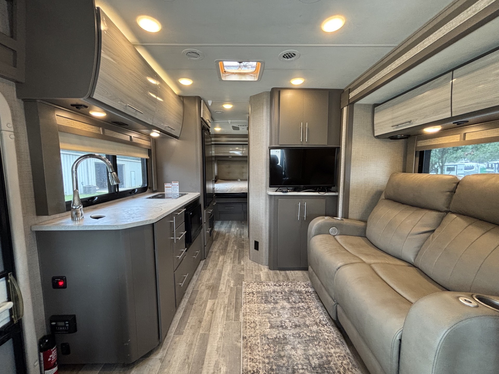 2018 Thor Motor Coach Compass 24TX - Image 10
