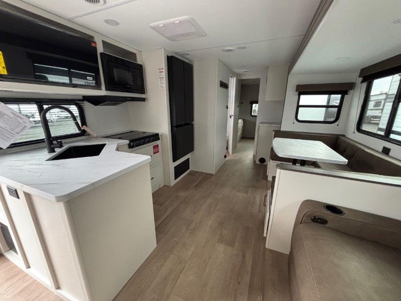 2026 Grand Design Transcend 325BHT - Image 4