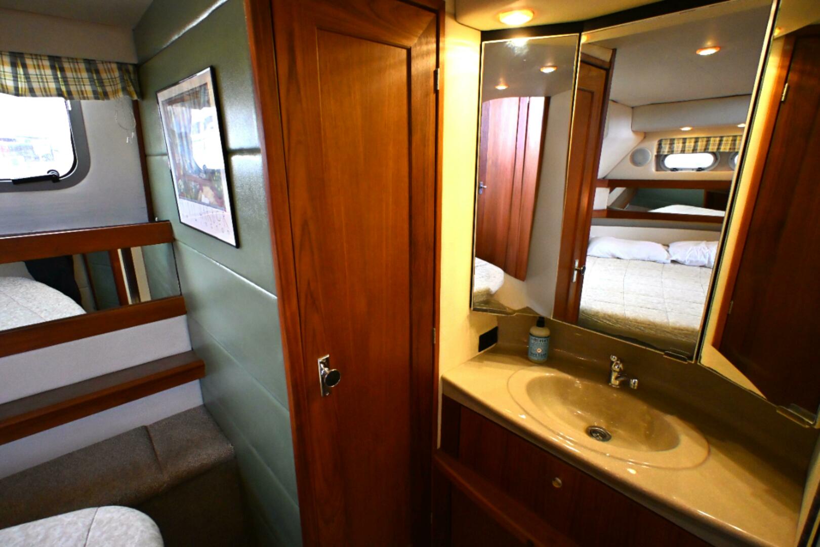 1996 Bayliner 4087 Aft Cabin Motoryacht - Image 43