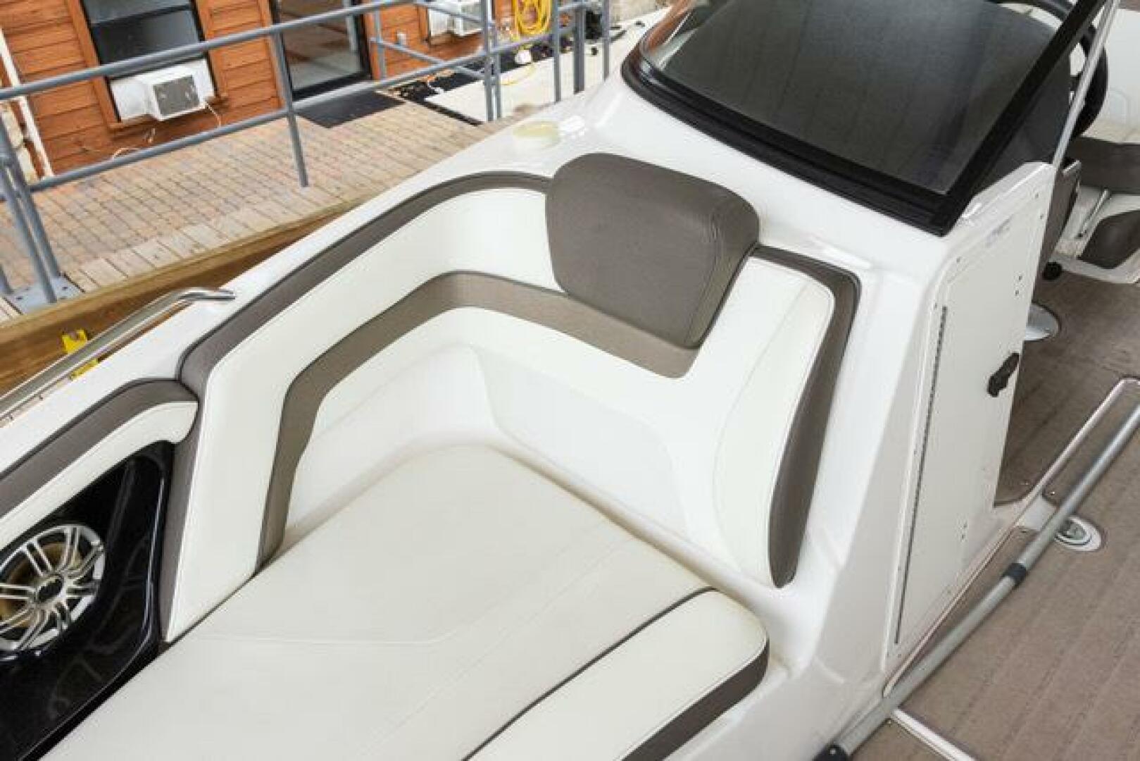 2016 Yamaha Boats 242 Limited S E-Series - Image 35