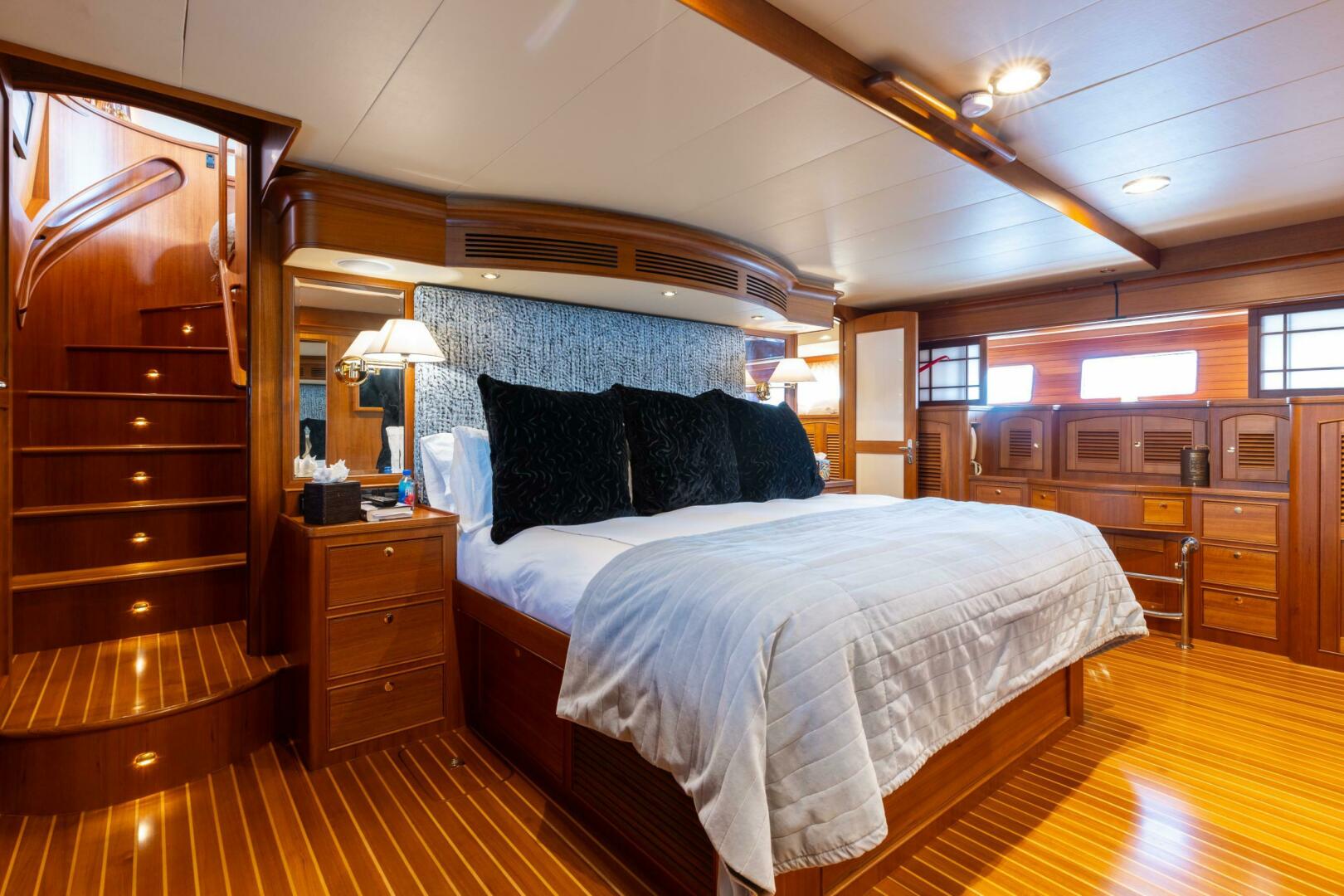 2016 Marlow EXPLORER 88E - Image 16