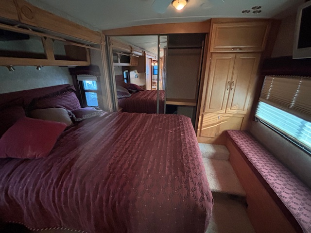 2007 WINNEBAGO TOUR 40TD - Image 23