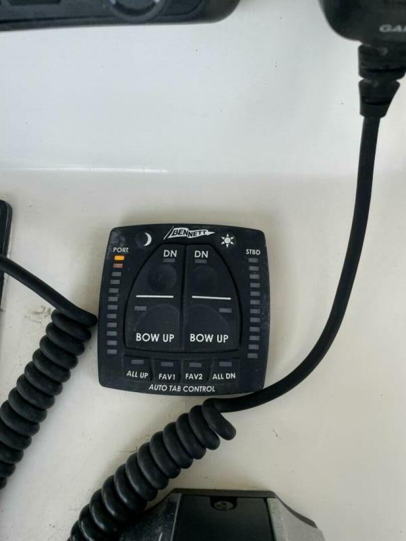 1997 Custom 31 Center Console - Image 9