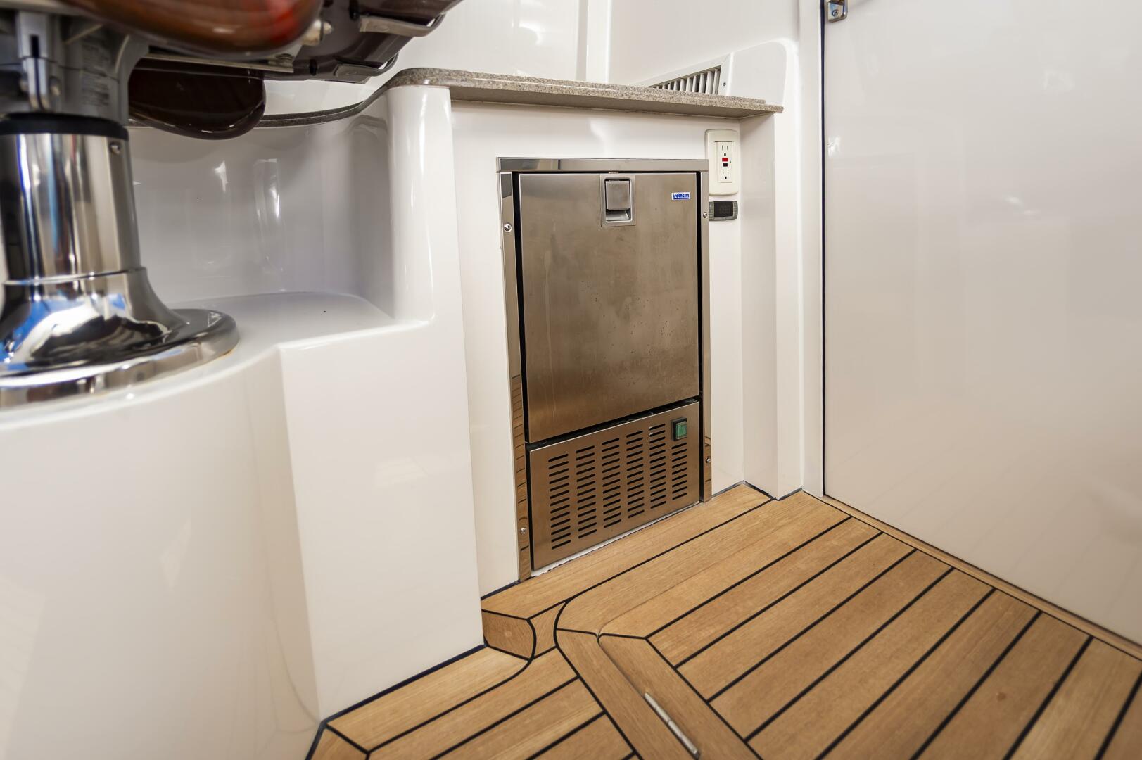 2014 Jupiter 41 Sport Bridge - Image 24