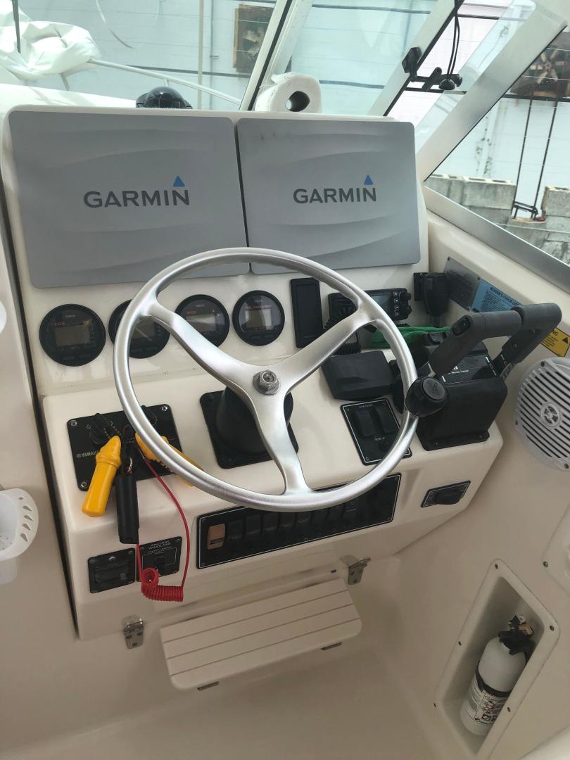 2003 Pursuit 2870 Walkaround - Image 11