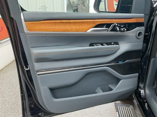 2024 Jeep Grand Wagoneer Utility 4D Series III 4WD - Image 11