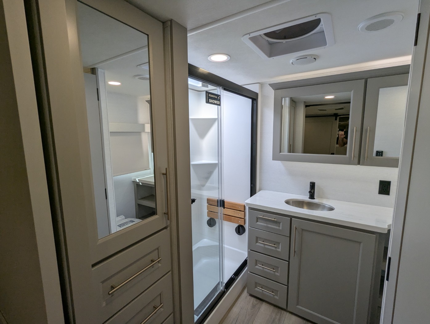 2026 Alliance RV Paradigm 385FL - Image 25