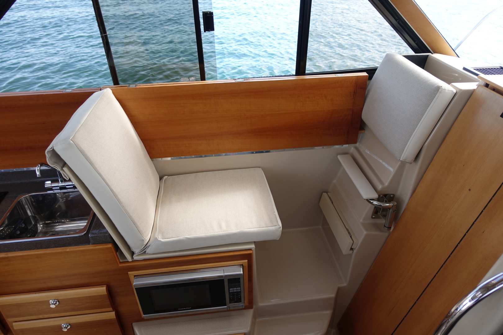 2015 Cutwater 30 Sedan - Image 5