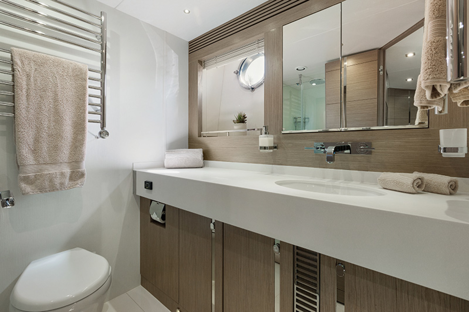 2015 Sunseeker Sport Yacht 68 - Image 13